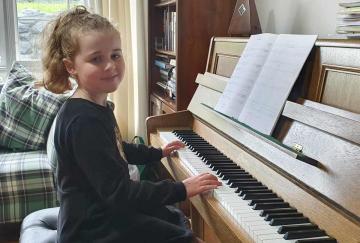 AM4U Piano student Emily 
